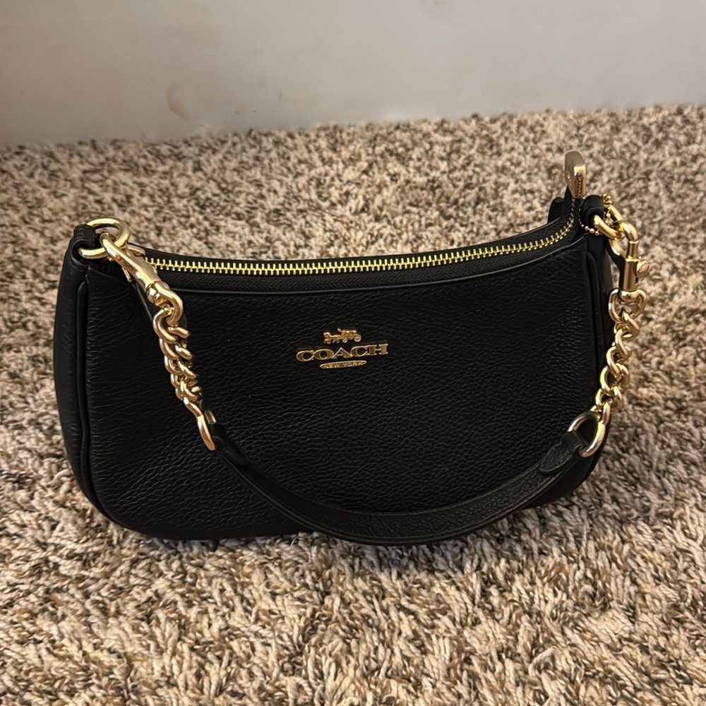 Coach, shoulder bag, and very good condition